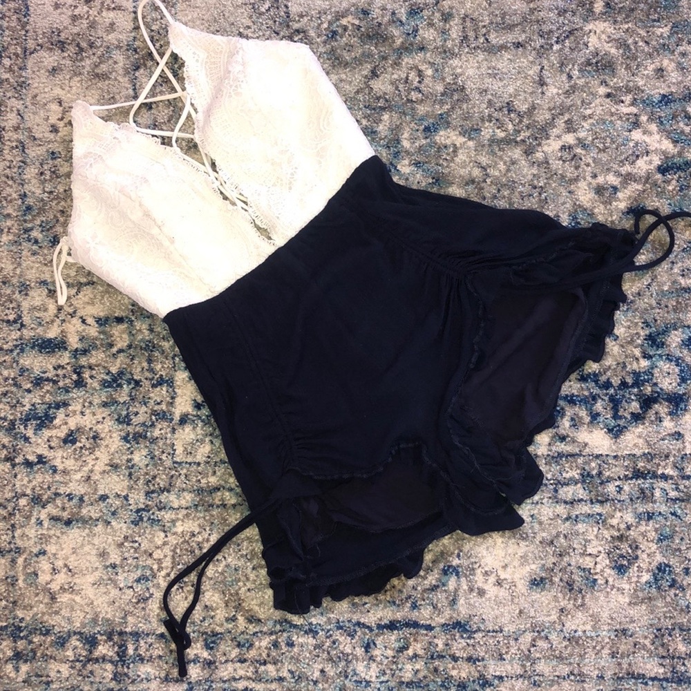 Backless Two-Tone Romper - Picture 2 of 8